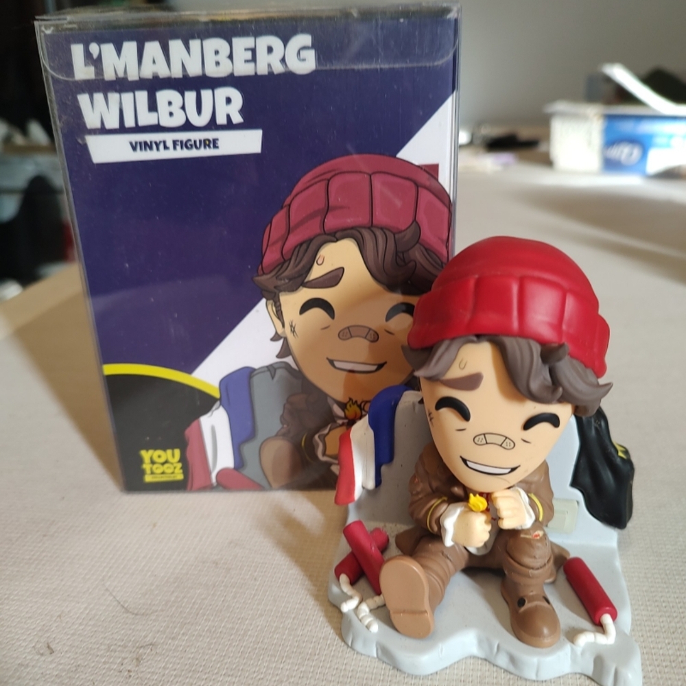 L'Manberg Wilbur Vinyl Figure - Red Hat